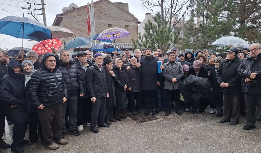 Yeşiltepe’de ortalık karıştı: Mahalleli muhtarı protesto etti