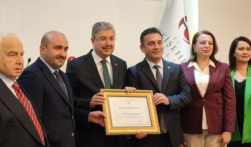 Eskişehir Valisi Yılmaz’a Fahri Hemşehrilik Beratı verildi
