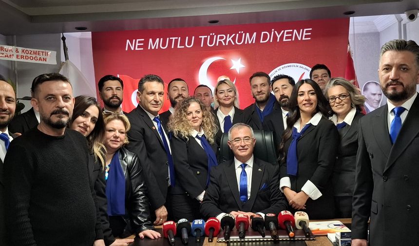 Eskişehir Berberler Odası'nın yeni Başkanı Özkara mazbatasını aldı: Emaneti geri aldık