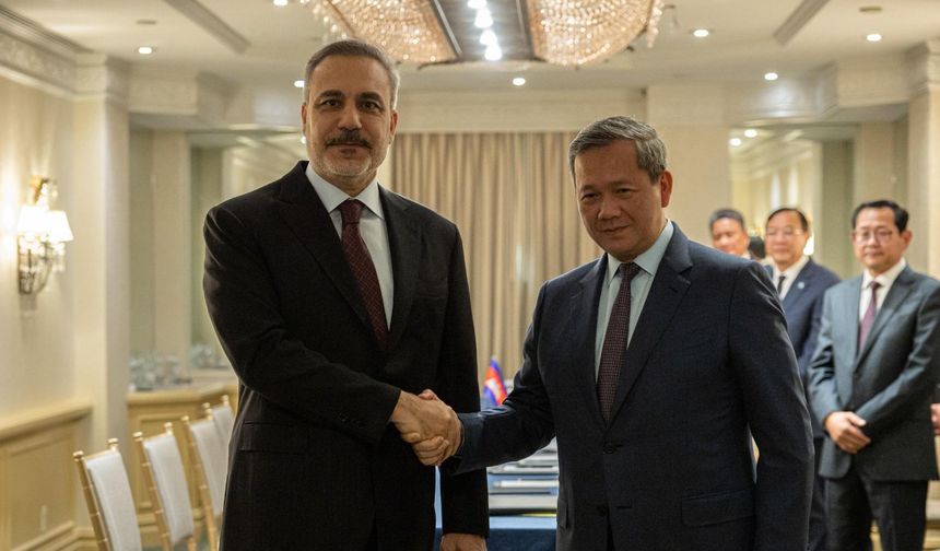 Bakan Fidan, Kamboçya Başbakanı Hun Manet ile bir araya geldi