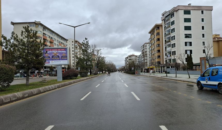 Eskişehir’de soğuk hava “Arabasız Pazar”ı etkiledi!