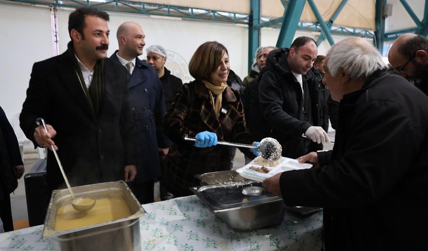 Özge Zaim yazdı: Bu tehditleri savuranlar talimatı kimden aldı?