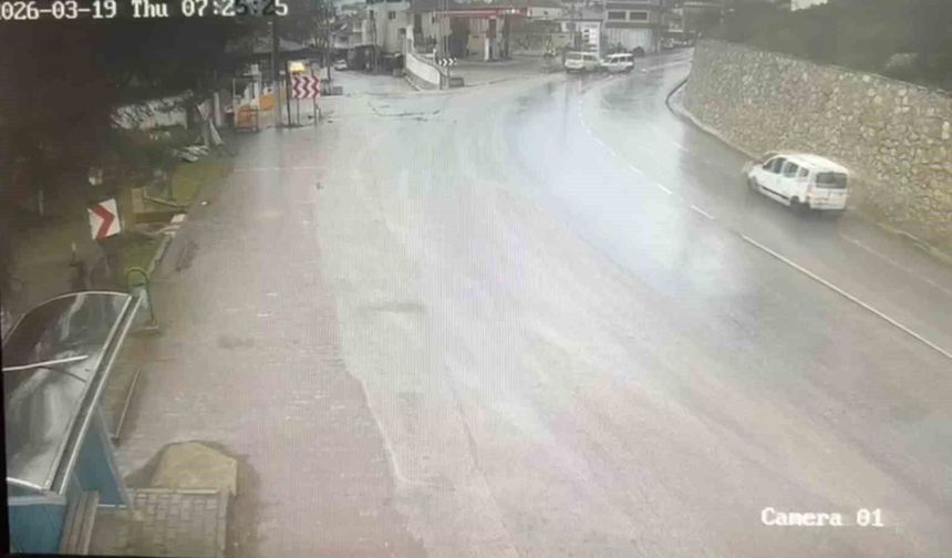 Bursa’da feci kaza: Virajı alamayıp kafa kafaya çarpıştı