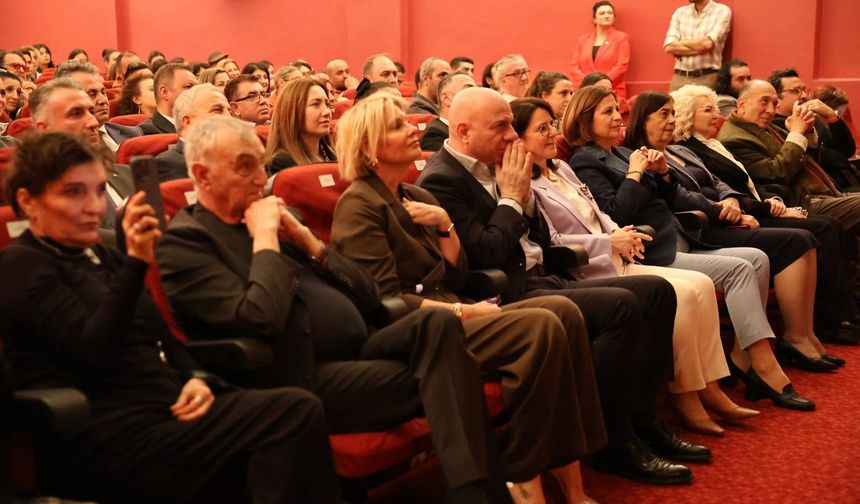 Eskişehir’de sahneye çıkan isim herkesi duygulandırdı!