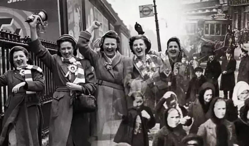 Can Hacıoğlu yazdı: 100 yıl sonra aynı yerde duramayız