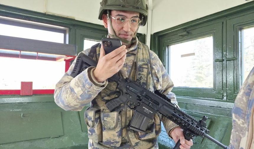 Eskişehir'de cep telefonundan annesini gören asker, duygusal anlar yaşadı!