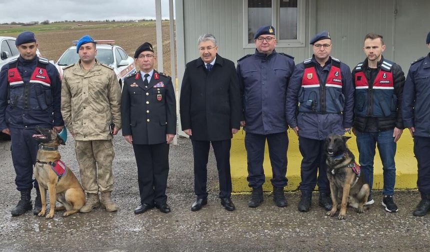 Vali Yılmaz, görev başındaki polis ve jandarma ile bayramlaştı
