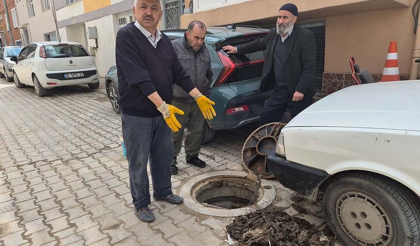 Eskişehir’de kanalizasyon isyanı: Vatandaş kendi imkanıyla açıyor
