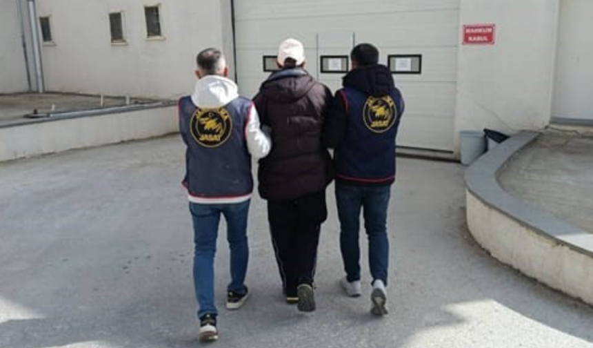 21 yıl hapis cezası ile aranıyordu: Eskişehir’de kıskıvrak yakalandı!