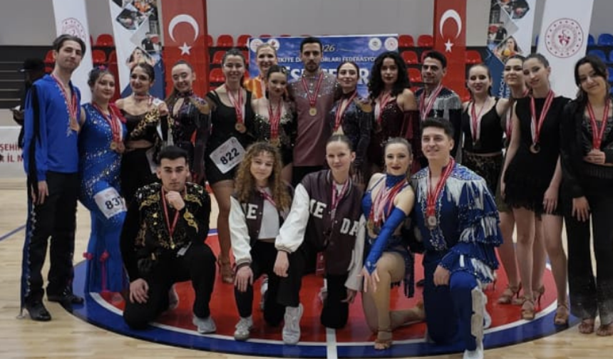 Eskişehir’de dans rüzgârı: Salsa ve Bachata yarışması yoğun ilgi gördü