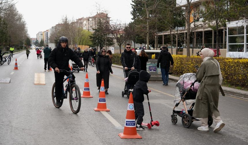Eskişehir’de sokaklar yayaların oldu: Arabasız Pazar coşkusu