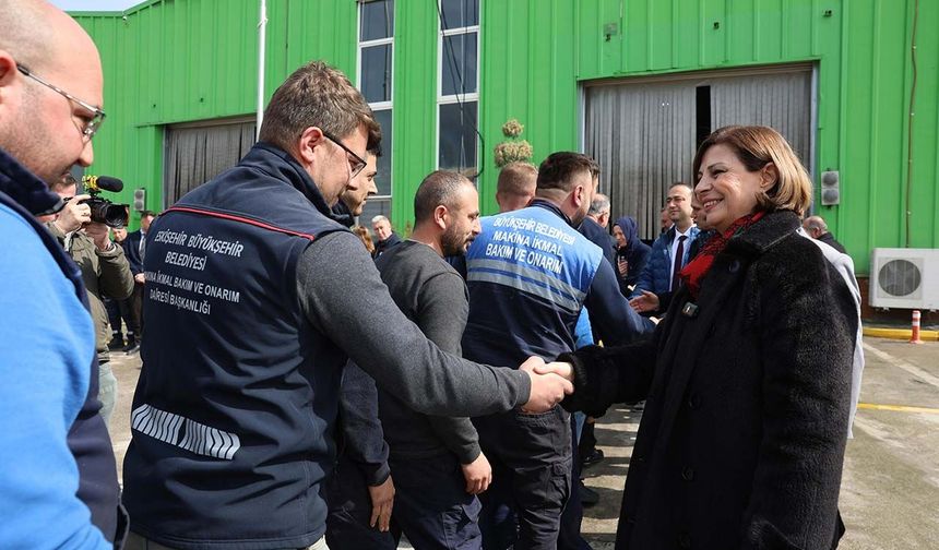 Başkan Ünlüce belediye personeliyle bayramlaştı