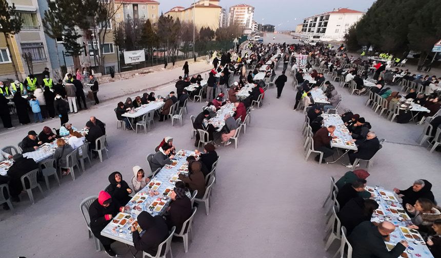 Yaşam Kent'te 'Kardeşlik sofrası' kuruldu