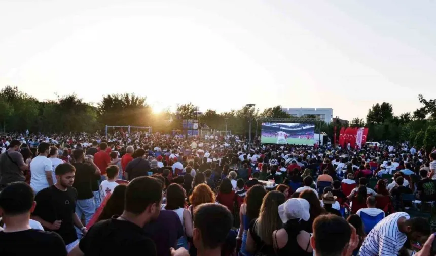 Eskişehir'de millî maç keyfi Dede Korkut Parkı'nda yaşanacak