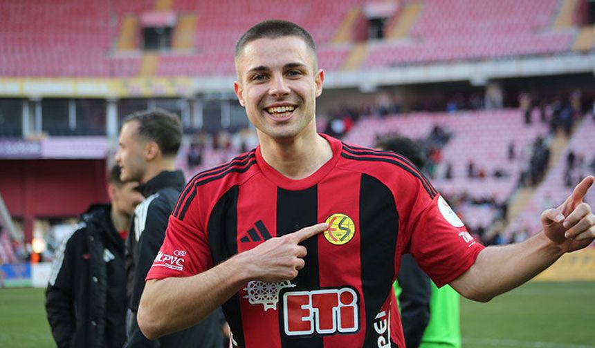 Performansının Karşılığını Aldı: Batuhan Doğrukıran Profesyonel