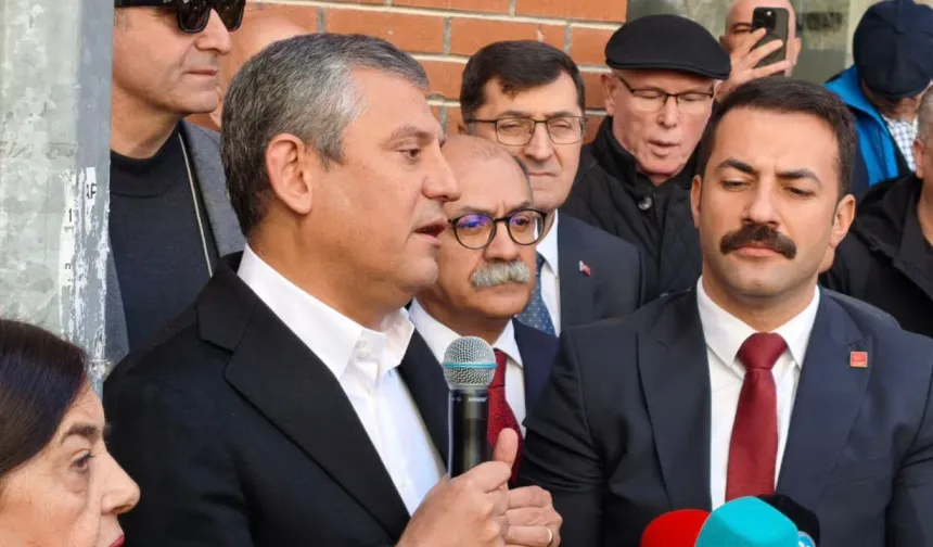 Özge Zaim yazdı: Özgür Özel ve fotoğrafçısı…