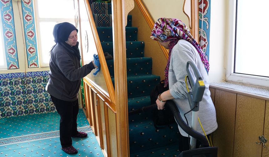 Tepebaşı’nda Camiler Bayrama Hazırlanıyor: Temizlik Çalışmaları Yoğunlaştı