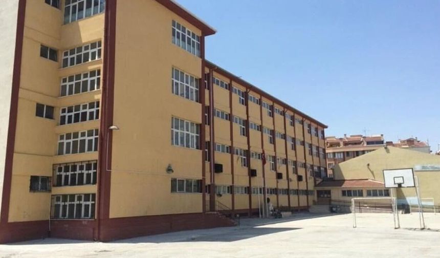 Eskişehir’deki ortaokul tartışmasında karşı açıklama: "İftiralara sessiz kalmayacağım"