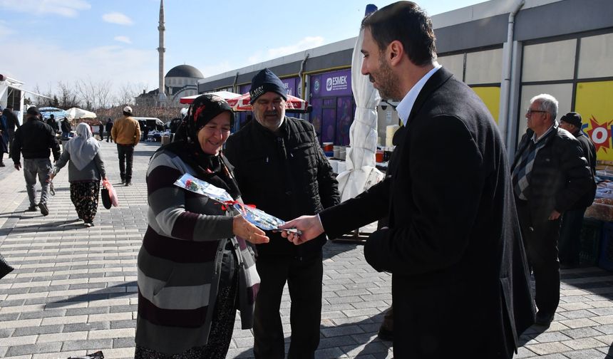 Beylikova’da 8 Mart Kadınlar Günü için 1000 çiçek dağıtıldı