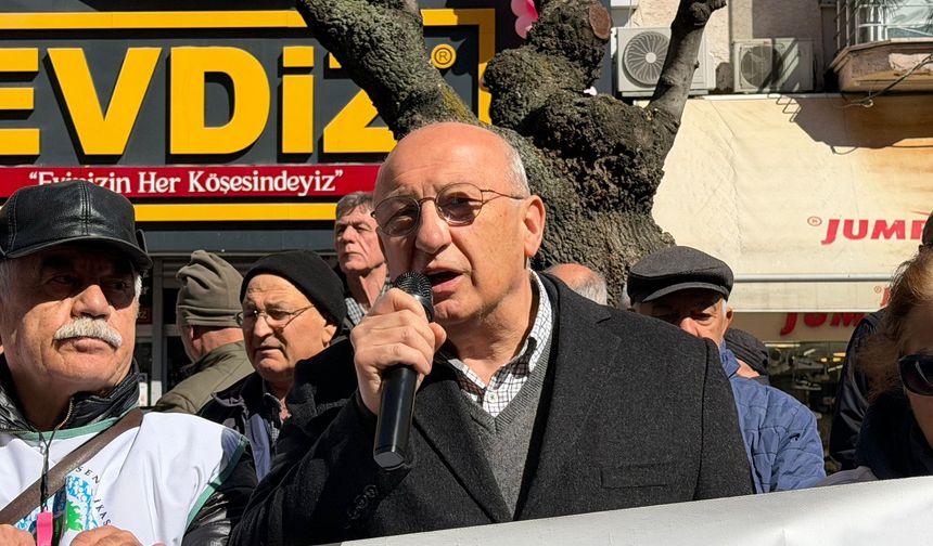Çakırözer: “Emekliler bayrama yüzü gülerek giremiyor”