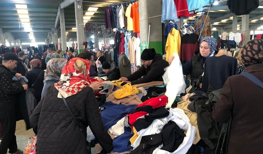 Eskişehir’de Bayram Pazarı yoğun ilgi görüyor