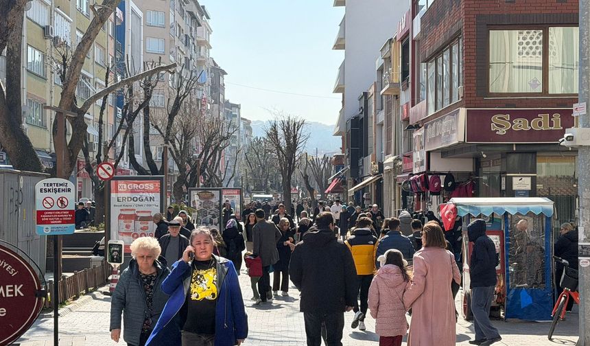 Eskişehir'de esnaf dertli: "Çarşıda kuru kalabalık var"