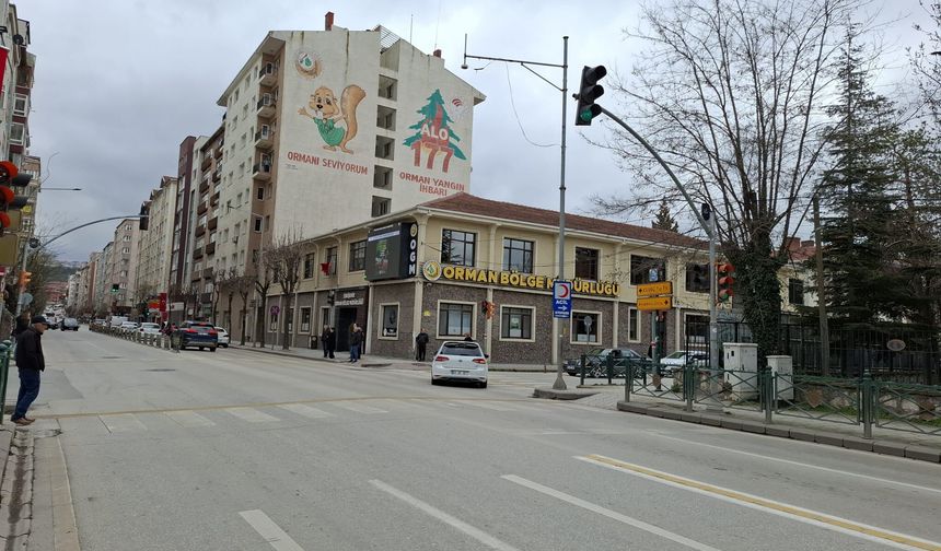 İYİ Parti’den Eskişehir’deki tehlikeli kavşağa sert tepki: “İnsanlar araç altında kalıyor”