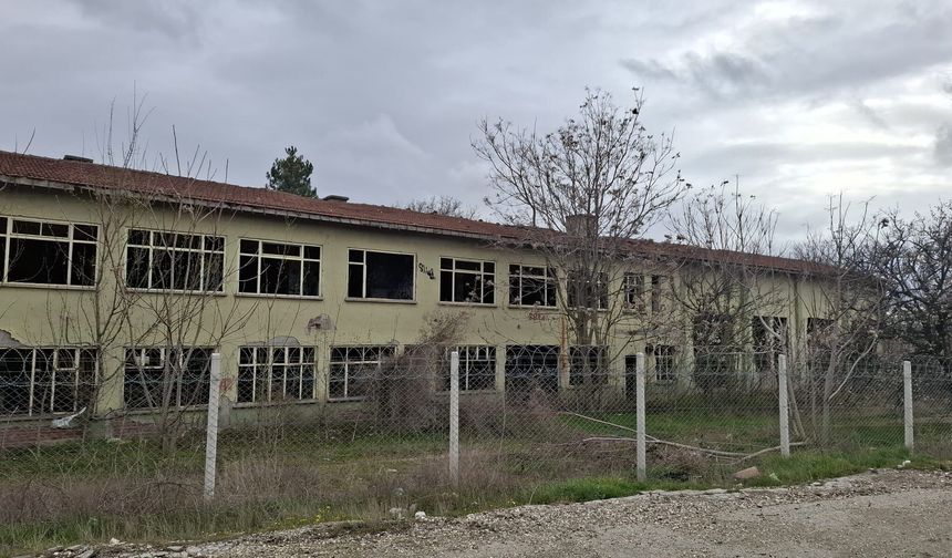 Eskişehir’de metruk bina tehlike saçıyor: Önlem alınması isteniyor!