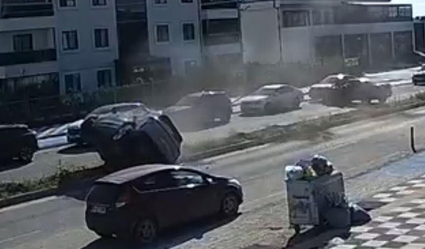 Tekirdağ’da 2’si çocuk 5 kişinin yaralandığı kaza kamerada: 25 metre boyunca taklalar attı
