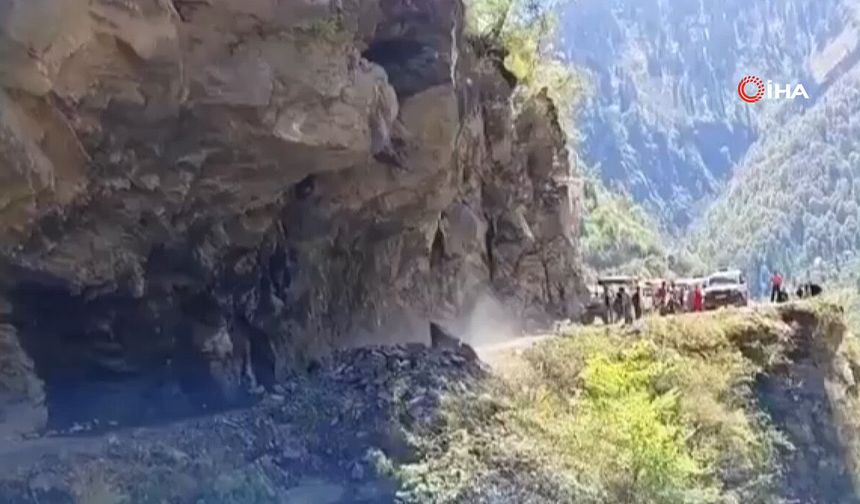 Devasa kaya saniyeler içinde aniden çöktü, facianın eşiğinden dönüldü