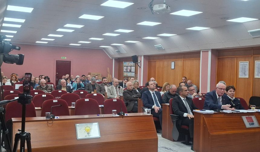 Odunpazarı Meclisi’nde gergin anlar: AK Partili meclis üyeleri salonu terk etti!