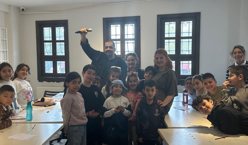 23 Nisan’da çocuklar Odunpazarı Rap Atölyesinde kendi şarkılarını yazdı