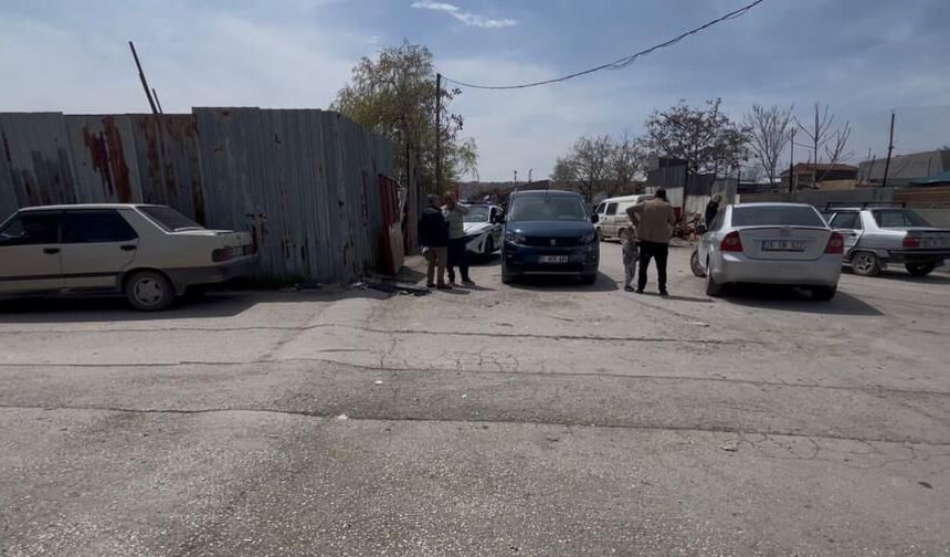 Eskişehir’de faciadan dönüldü: 4 araçlı zincirleme kaza!