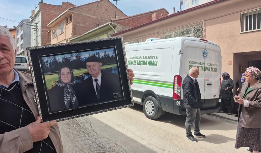 Eskişehir’de 70 yıllık aşk son buldu: Eşler bir gün arayla hayatını kaybetti