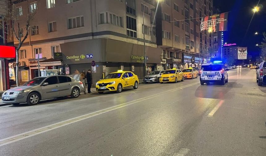 Eskişehir’de ‘yan bakma’ kavgasında bıçaklanan 1 kişi ağrı yaralandı