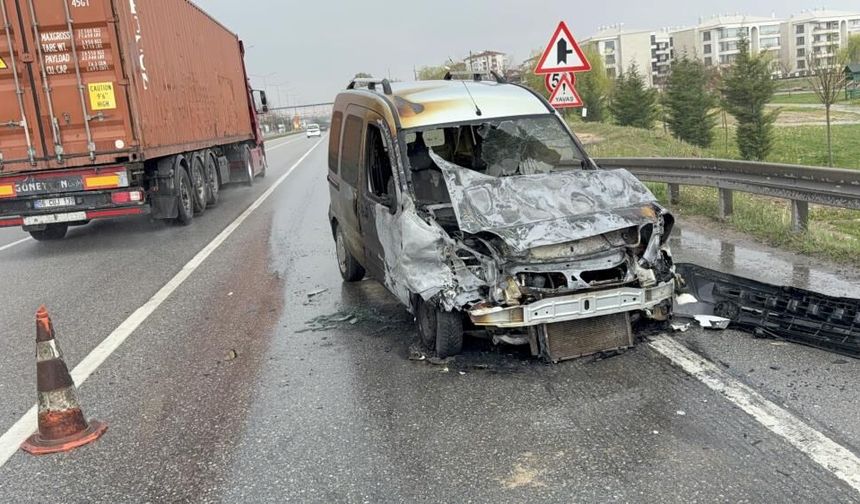 Eskişehir'de faciadan dönüldü: Otomobil alev aldı!