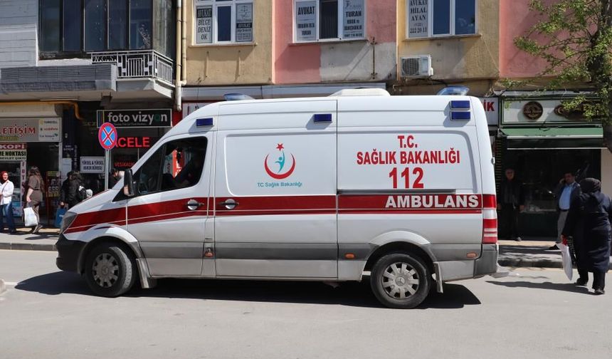 Eskişehir'de otomobil scooter'a çarptı: Sürücü yaralandı