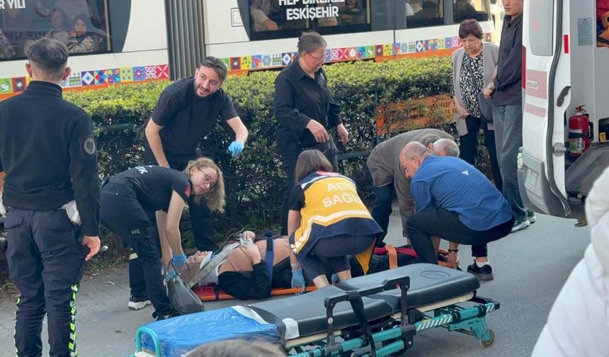 Eskişehir'de kaldırıma çıkan araç yayayı ezdi