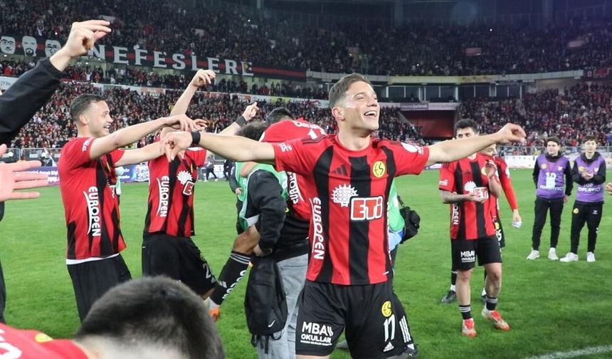 Eskişehirspor turu çiftetelliyle kutladı