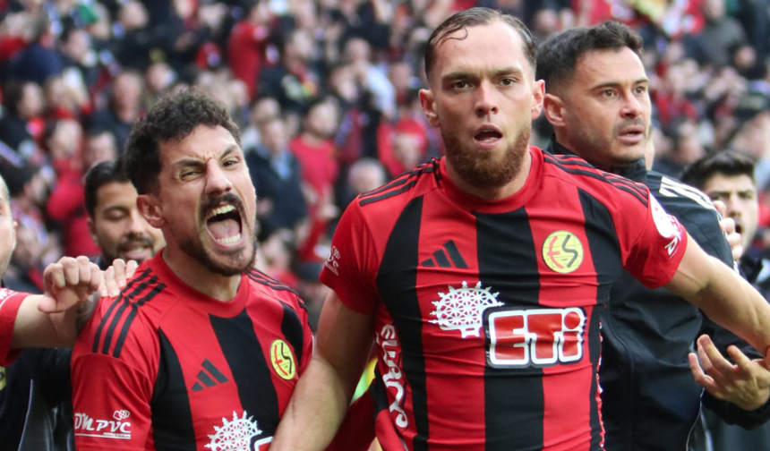 Eskişehirspor ilk yarıda Kütahyaspor’u üçlük yaptı