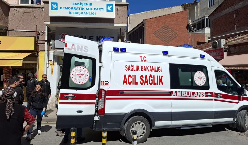 Eskişehir'de korkutan anlar: Yürürken bir anda yere yığıldı!