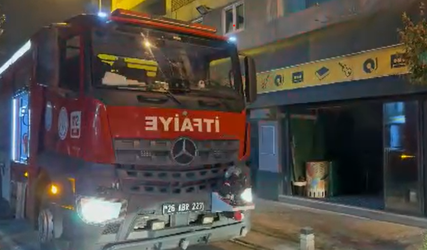 Eskişehir'de eğlence mekanında yangın paniği: Müşteriler kendini dışarı attı!
