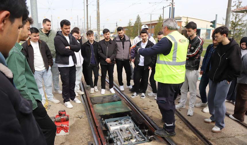 ESTÜ öğrencilerinden ESTRAM’a teknik gezi