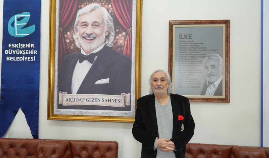 Müjdat Gezen, Eskişehir’de adının verildiği sahneyi ziyaret etti