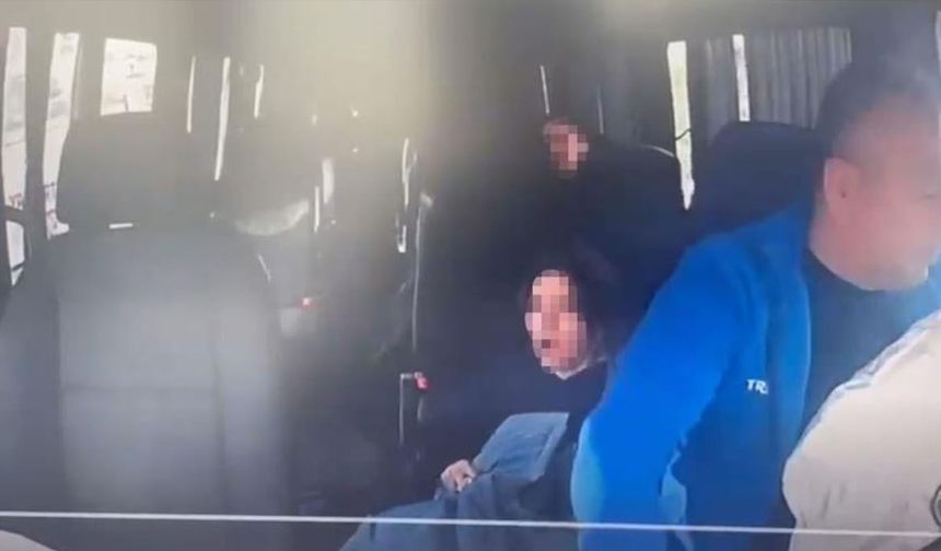 Okul servisi ile kamyonet kafa kafaya çarpıştı: Emniyet kemeri takılı olmayan öğrenci koridora uçtu