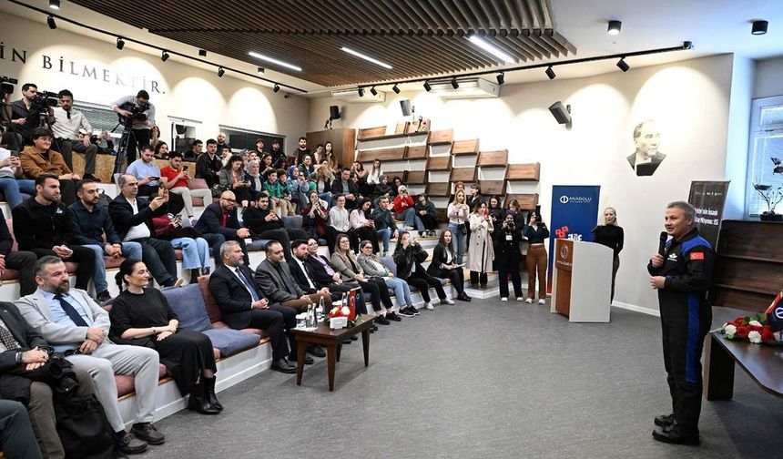 Uzay yolculuğundan kampüse: Alper Gezeravcı gençlere ilham verdi