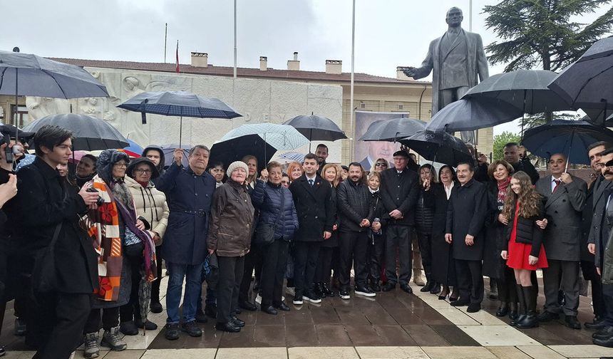 CHP’den 23 Nisan töreni: Atatürk Anıtı’na çelenk bırakıldı