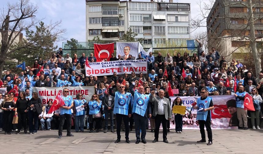 Öğretmenler meydanlarda: Eskişehir’de şiddete karşı iş bırakma eylemi