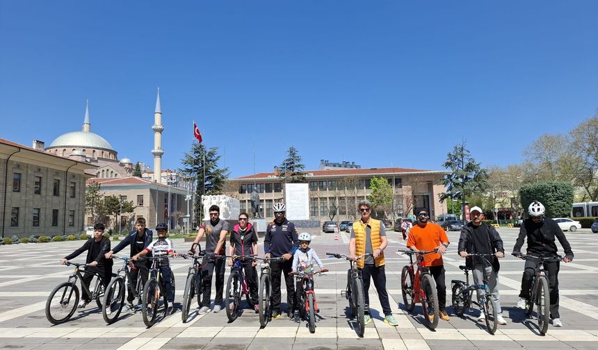 Eskişehir'de Veteriner Hekimler Gününe özel bisiklet turu