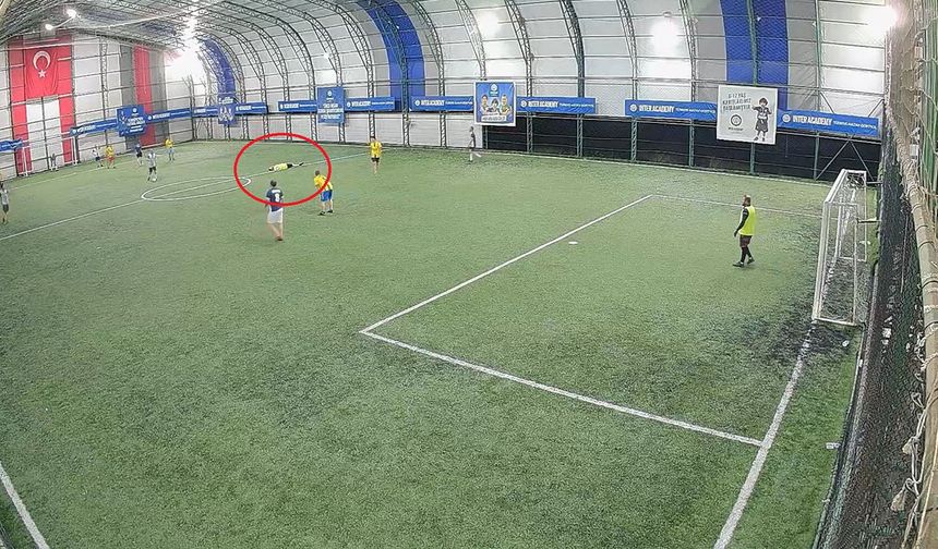 Ölüm halı sahada futbol oynarken yakaladı